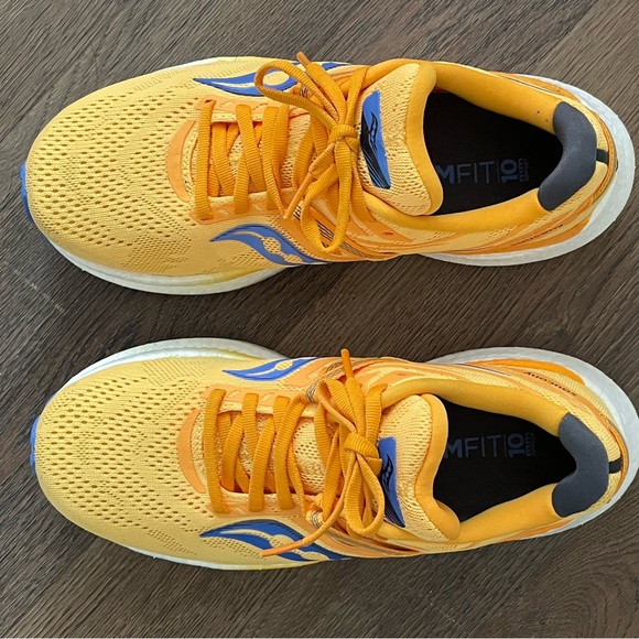 Saucony Women’s Triumph 20 Running Shoes, Gold/Horizon. - Picture 3 of 9